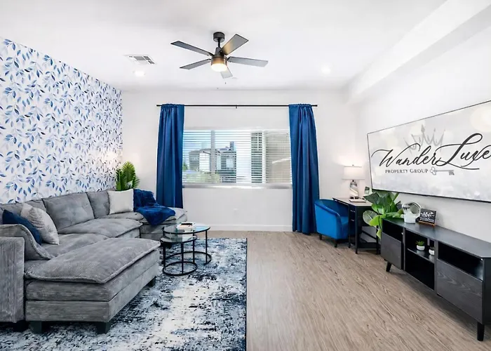 Sapphire Leaf- Luxury 3br- Pool, King Beds, Spacious, Quiet, Garage, Close To Airport And Oldtown Holiday home *